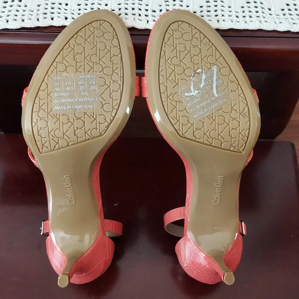 NWOB CALVIN KLEIN LALI CROC EMBOSSED STRAPPY OPEN TOE SANDALS (CORAL / S…